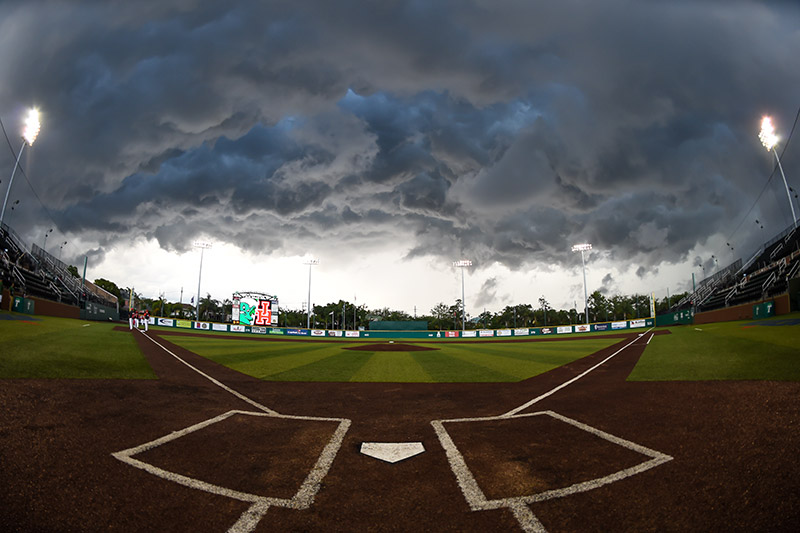 Inclement weather delayed the start of the Green Wave baseball game against the University of Houston over the weekend.