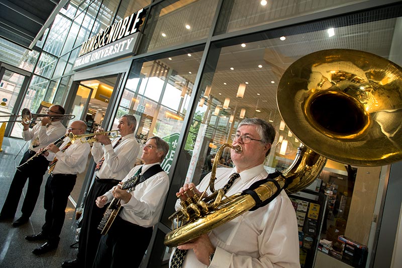 Jazz band adds local flavor to new student experience.