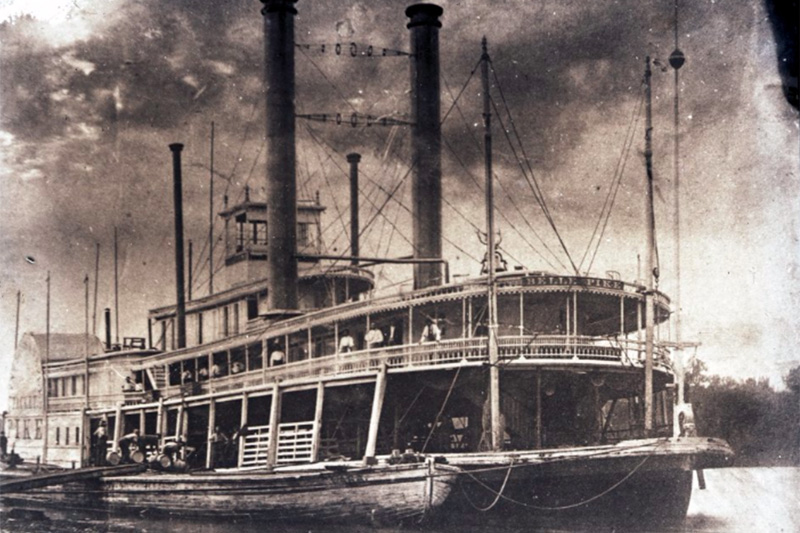 Relive turn-of-the-century life on the Mississippi River through photographs in the Louisiana Research Collection. 