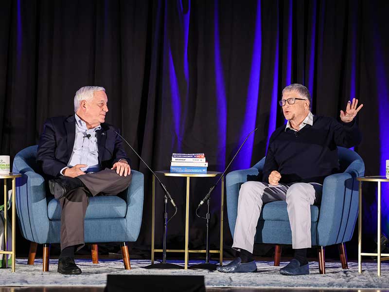 Gates headlined the evening in an engaging, frank and thoughtful conversation with Tulane faculty member Walter Isaacson, the Leonard Lauder A. Professor of American History and Values. 