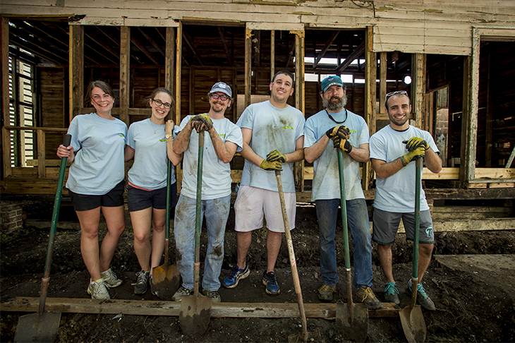 Hundreds of Tulane employees volunteer during the annual Wave of Green. 