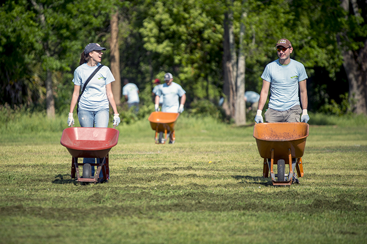 Hundreds of Tulane employees volunteer during the annual Wave of Green. 