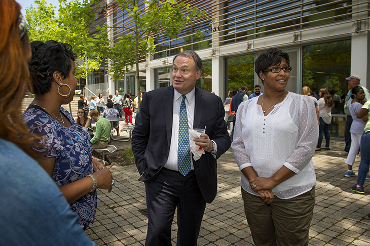 President Fitts meets Tulane employees during a Hansen