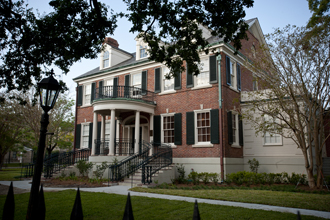 alumni house2