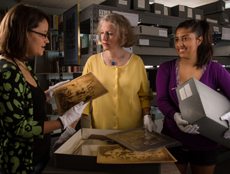 Pamela Tyler (center)