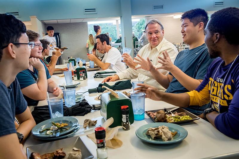President Fitts checks in with students while grabbing a roast beef sandwich for lunch at Bruff Commons. Members of the Tulane community took advantage of a day off Tuesday due to possible heavy rain and flooding from Harvey.