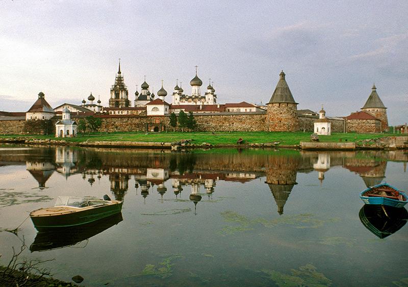 In a current project, William Brumfield, professor of Slavic Studies and well known for his scholarly photographic documentation of Russian architecture, highlights the work of Russian chemist and photographer Sergei Prokudin-Gorsky. Professor celebrates innovative early 20th photographer in upcoming book.