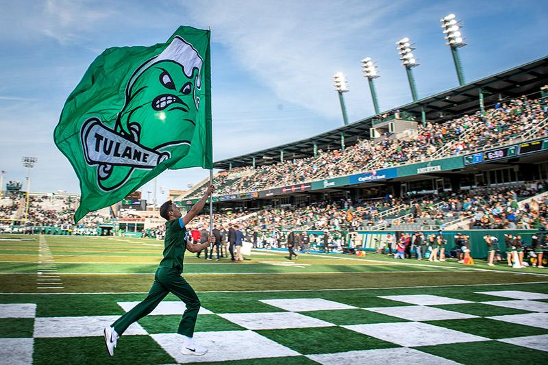 Senior cheerleader Bryce Montalbano proudly displays the “Angry Wave” after another Tulane touchdown. Homecoming brings together families, alumni