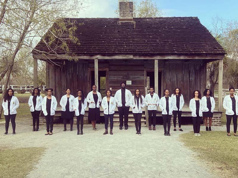 15 White Coats students at Whitney Plantation 15 White Coats students at Whitney Plantation