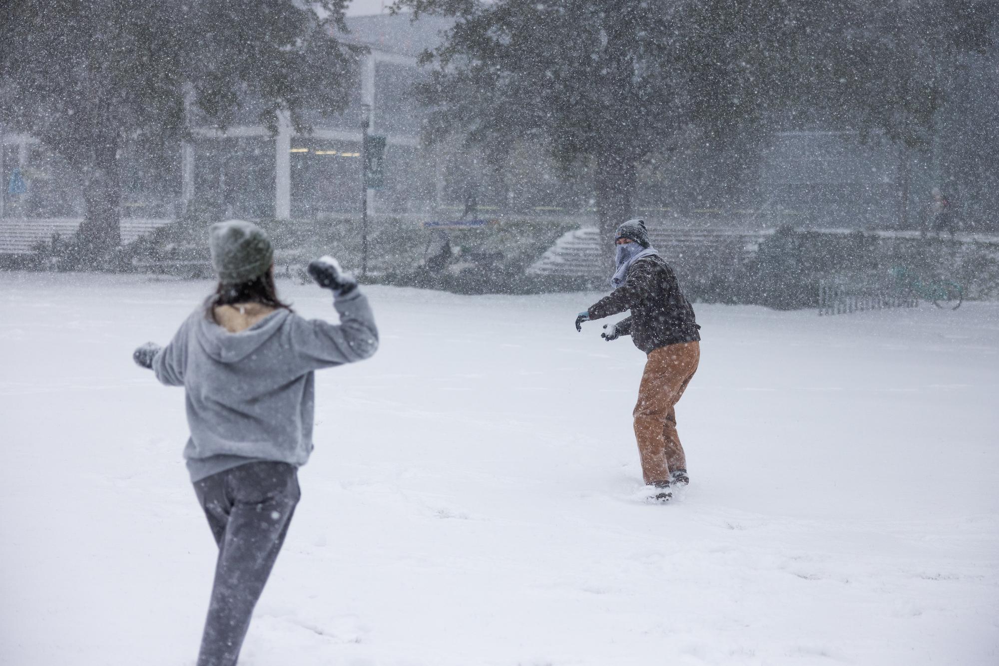 Snowball fight 