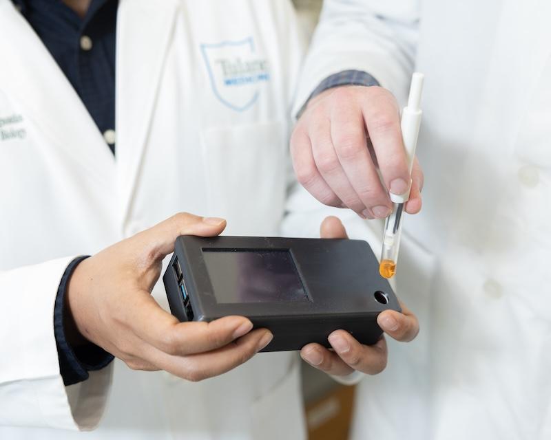 Handheld tuberculosis testing device Handheld tuberculosis testing device