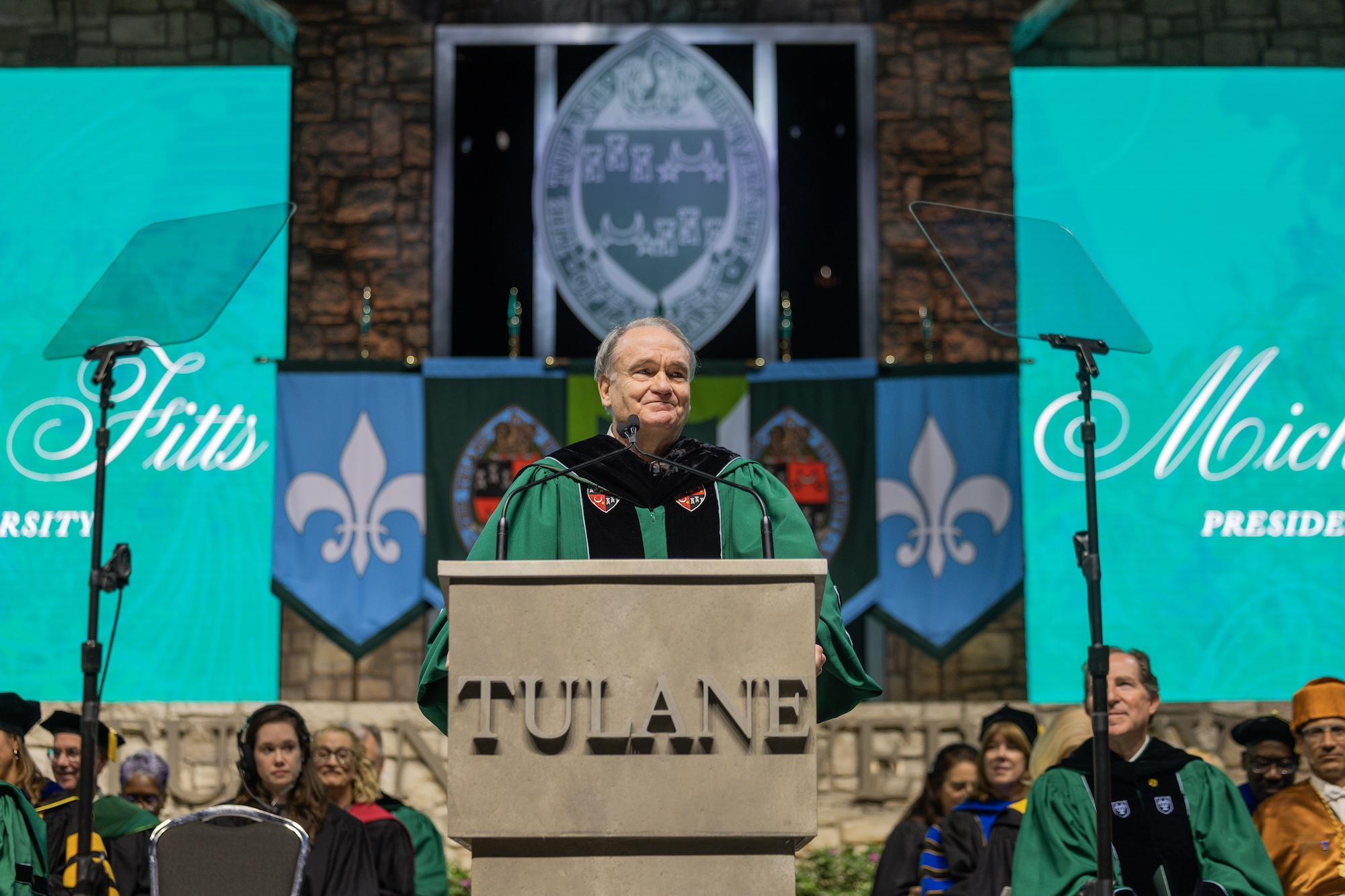 Mike Fitts addresses grads Mike Fitts addresses grads