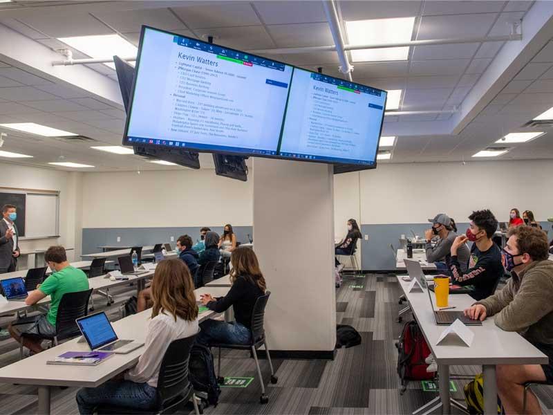 First day of classes for students in Kevin Watters' Finance Class in Howard Tilton Memorial Library