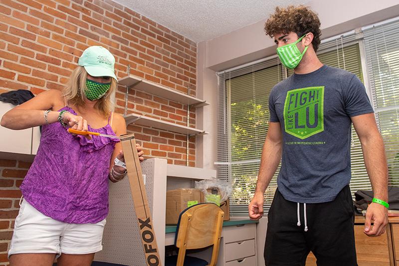 MoveInMomSon-0613-533.jpg MoveInMomSon-0613-533.jpg