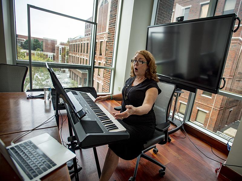 Music and voice professor Amy Pfrimmer teaches a voice lesson online on the fourth floor of the Goldring/Woldenberg Business Complex.