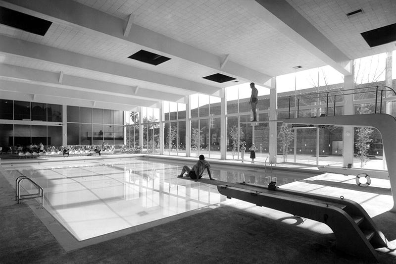 Students pose by the Monk Simmons Memorial Swimming Pool in the Tulane University Center shortly after both were dedicated in 1960.