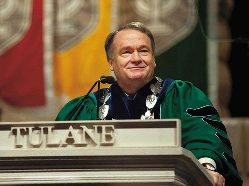 President Fitts at podium delivering Commencement address