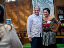 Students share quality time with Costa Rican President and Tulane alum Luis Guillermo Solís.
