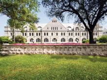Tulane experienced the best fundraising year in the school’s 183-year history in 2016-17 with more than 20,000 alumni, parents and friends donating to the university. Tulane experienced the best fundraising year in the school’s 183-year history in 2016-17 with more than 20,000 alumni, parents and friends donating to the university.